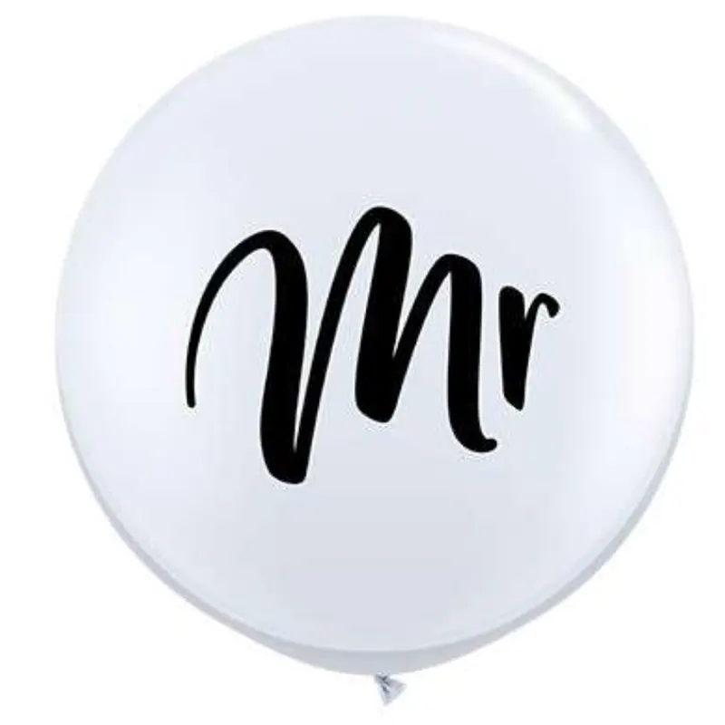 Riesenballon mit "Mr" oder "Mrs"-Schriftzug – ideal für Hochzeiten, Verlobungsfeiern oder Jubiläen. Setzt stilvolle Akzente und verleiht dem Event eine elegante und festliche Atmosphäre.